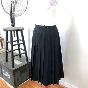 Burberry - Vintage Black Pleated Midi Skirt - 44